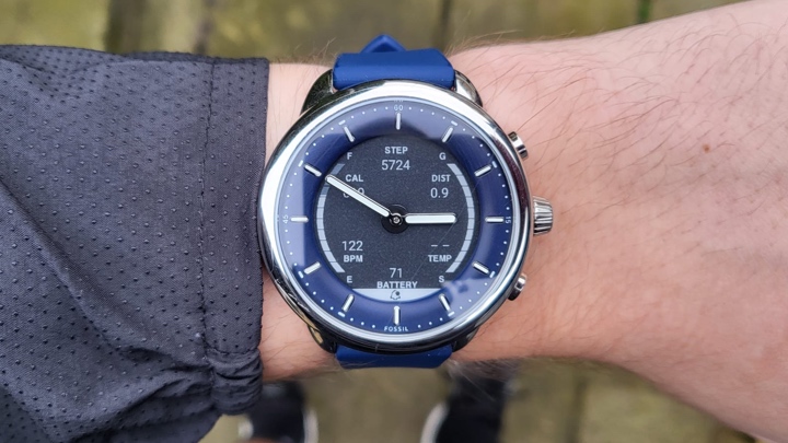 fossil gen 6 hybrid on wrist