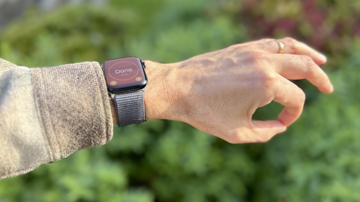 Apple Watch Series 9 vs. Apple Watch SE 2 gesture control