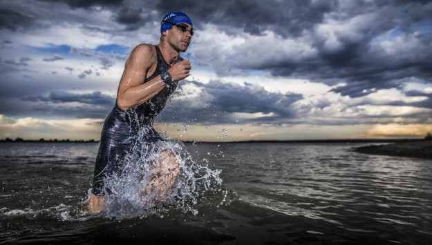 Garmin Forerunner 920XT boasts triathlon training and smartwatch skills